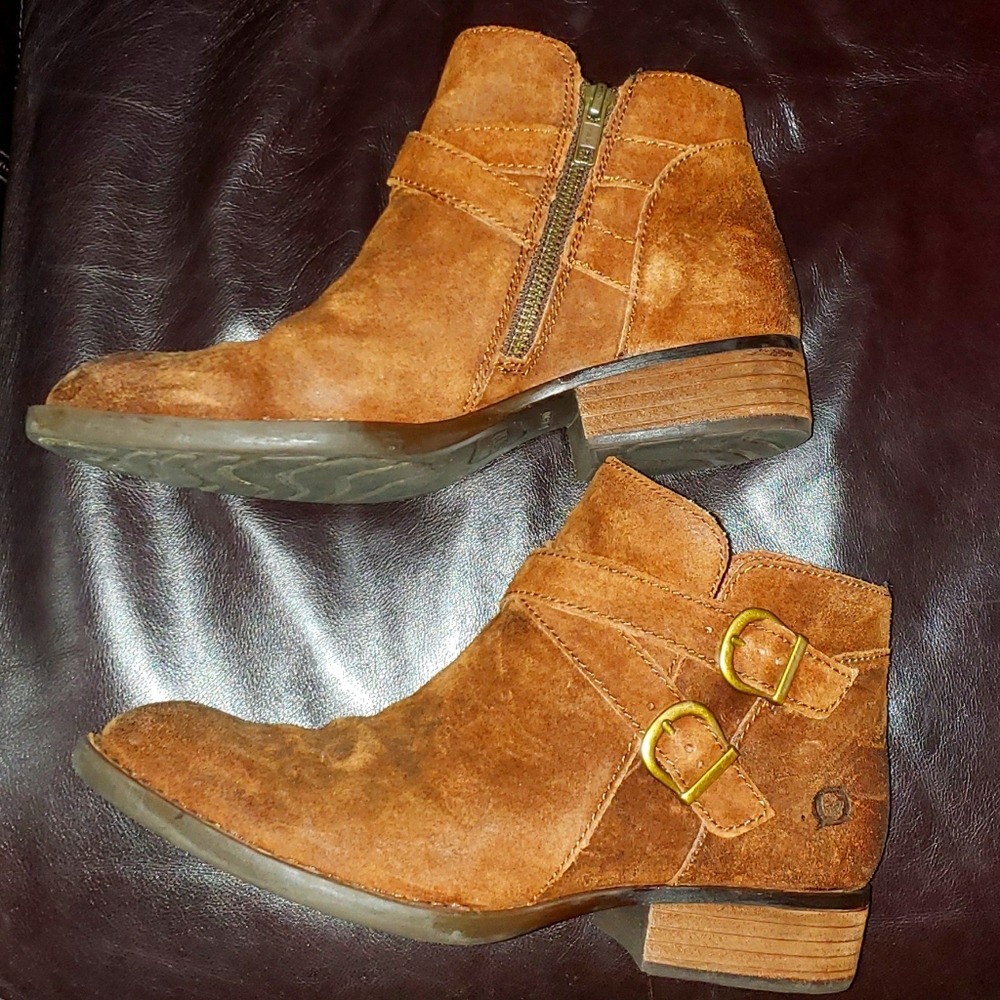 Born super cute brown booties